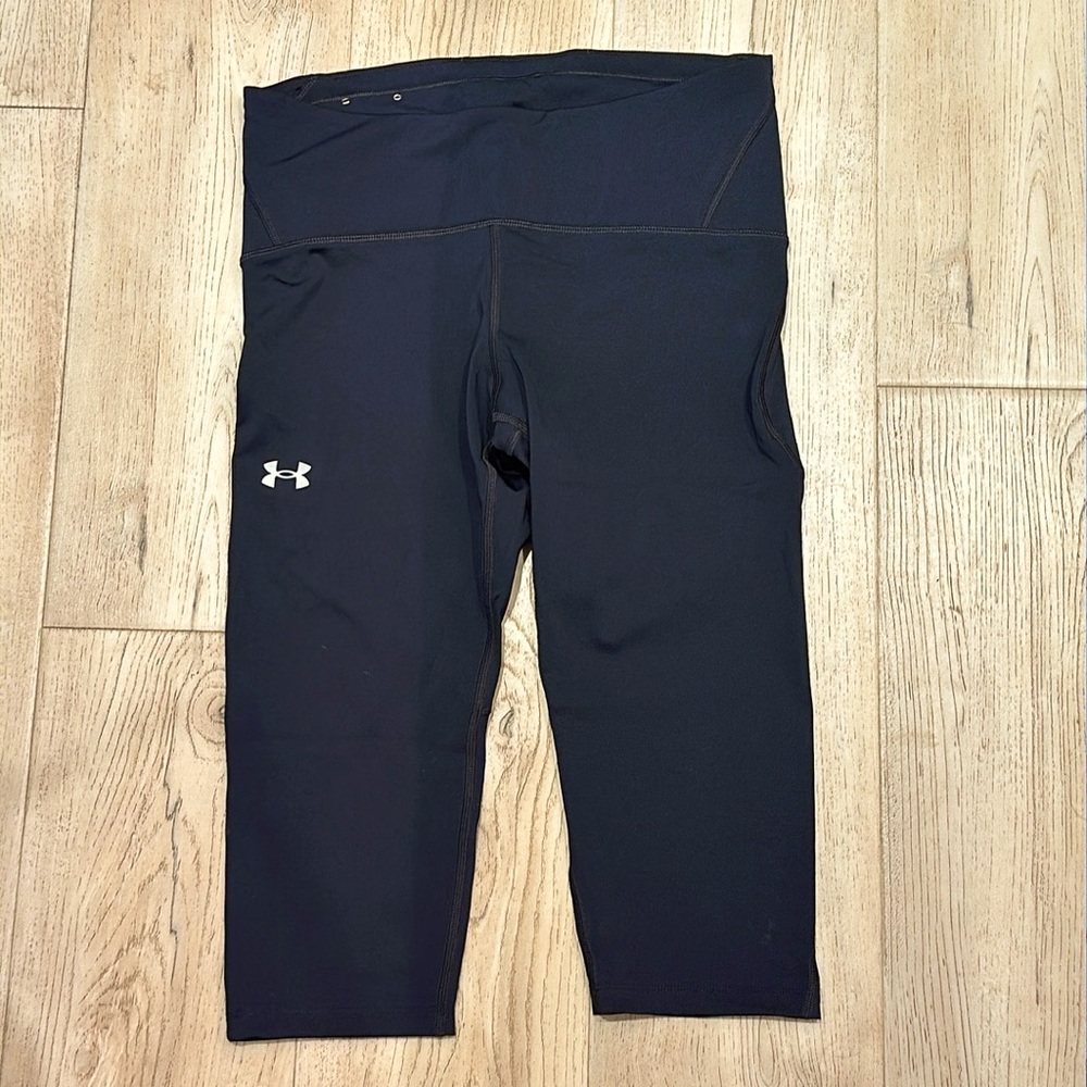 Under Armour compression workout leggings. Size L.